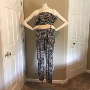 Women’s Ruffle-top Sleeveless Jumpsuit Size Medium